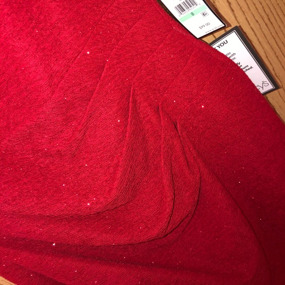 Red and sparkly elegant dress - Picture 4 of 4